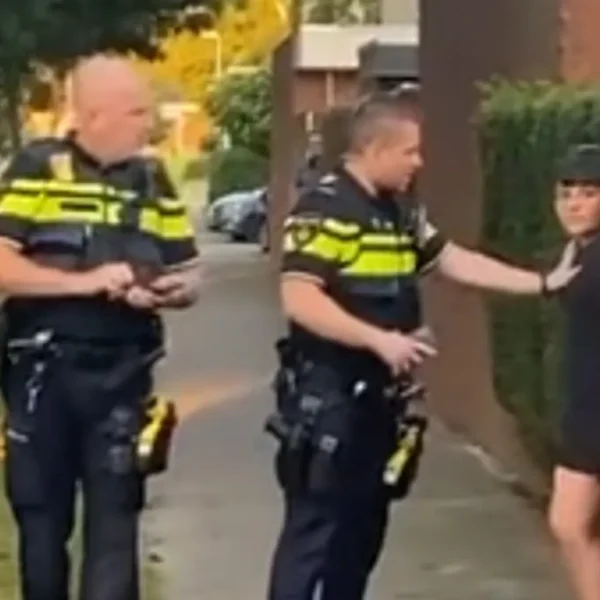 Politieagenten pakken 13-jarig pestventje keihard aan: &acute;Wie niet horen wil, moet voelen&acute;