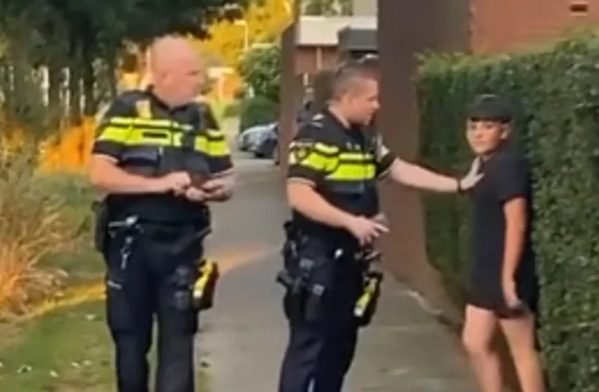 Politieagenten pakken 13-jarig pestventje keihard aan: &acute;Wie niet horen wil, moet voelen&acute;