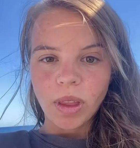 Emmy (24) is opgepakt op hulpboot richting Gaza en vraagt nu om hulp aan Nederland om haar vrij te krijgen