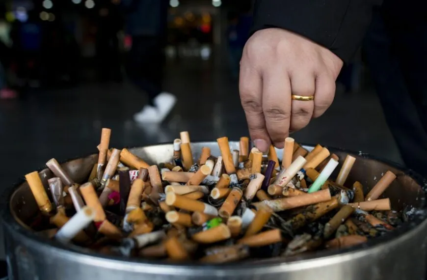 Vanaf 2027 is roken ook op deze plekken verboden – dit verandert alles voor rokers