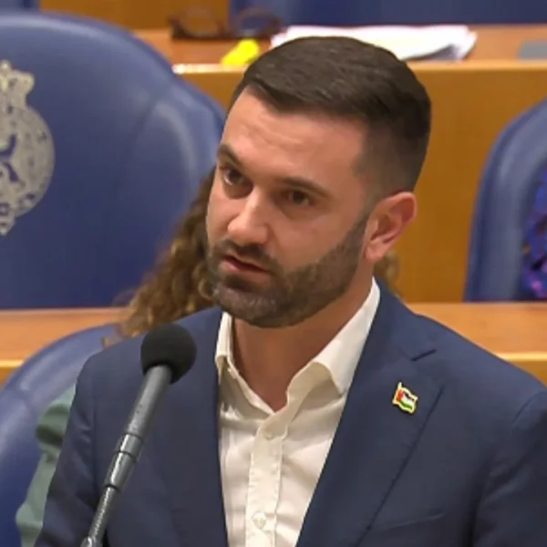 Politieke ophef: ´Van Baarle roept in het Arabisch op om op DENK te stemmen´