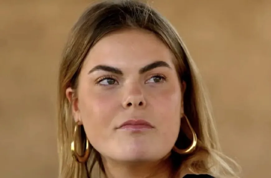 Volgers slopen Eloise om ‘veel te blote’ en doorschijnende outfit: ”Je moet je schamen!”