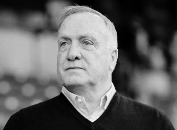 Dick Advocaat krijgt vreselijk nieuws te horen, vliegt halsoverkop naar Nederland