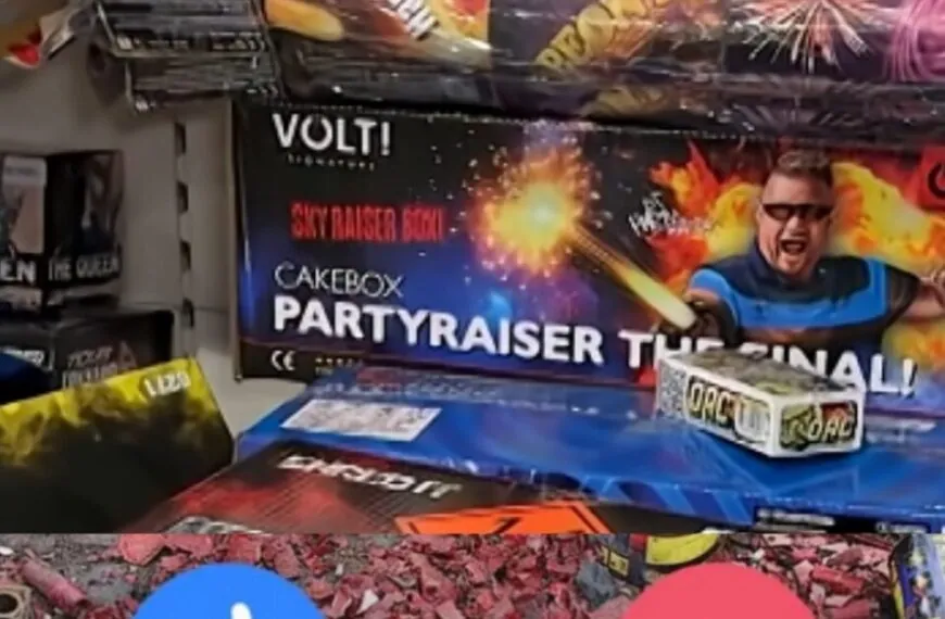 18-jarige jongen steekt vuurwerk af in een trein vol met mensen, verliest eigen hand!