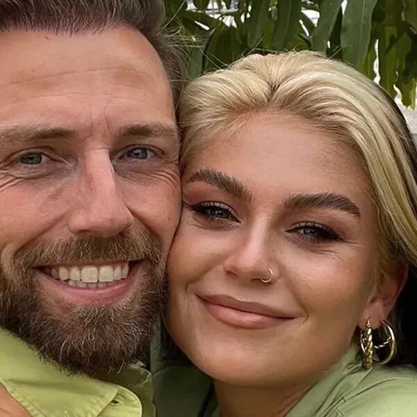 Roxeanne Hazes straalt na bijzonder babynieuws