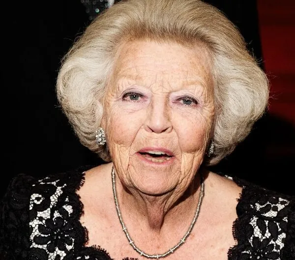 Prinses Beatrix betrapt op dansfestival: &lsquo;Ze vertoonde vreemd gedrag&rsquo; &ndash; Het was z&oacute; g&ecirc;nant