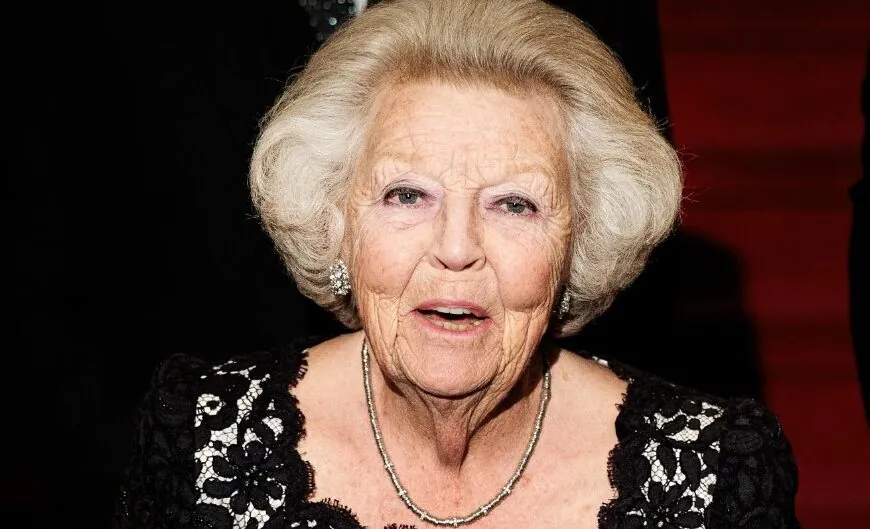Prinses Beatrix betrapt op dansfestival: &lsquo;Ze vertoonde vreemd gedrag&rsquo; &ndash; Het was z&oacute; g&ecirc;nant
