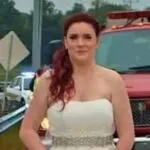 Bruid krijgt vreemd telefoontje tijdens huwelijksceremonie en vertrekt zonder een woord te zeggen