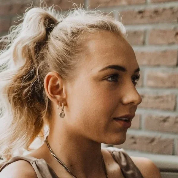 FOTO&rsquo;S: Schaatsster Joy Beune stapt uit ijsbad in bikini