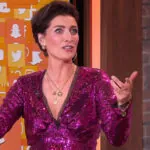 Presentatrice Vivi&euml;nne van den Assem ligt met dit weer heerlijk in de tuin