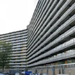 Twee kinderen (16 en (14) kort na elkaar van flat in Capelle gesprongen