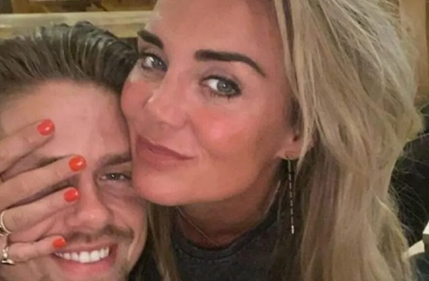 Bikinifoto van Monique Westenberg zorgt voor spijt bij Andr&eacute; Hazes