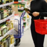 Duitsers komen massaal boodschappen doen in Nederland: &rdquo;Dit kost bij ons v&eacute;&eacute;l meer!&rdquo;