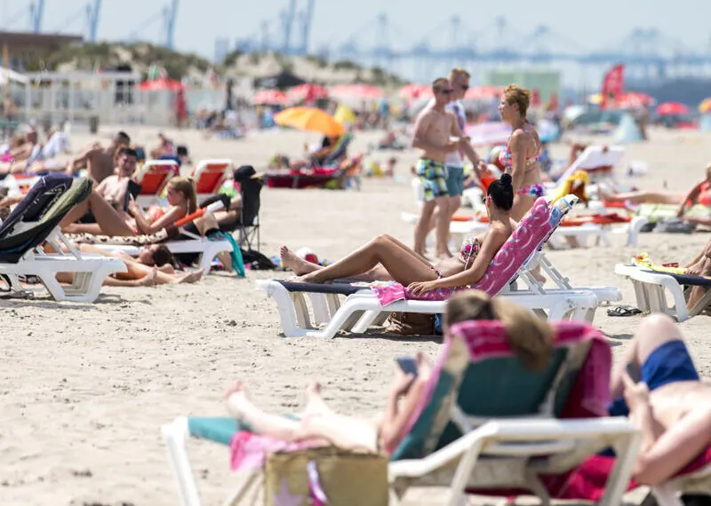 Aangepast weerbericht: Tropische hitte zaterdag wordt nog erger dan gedacht